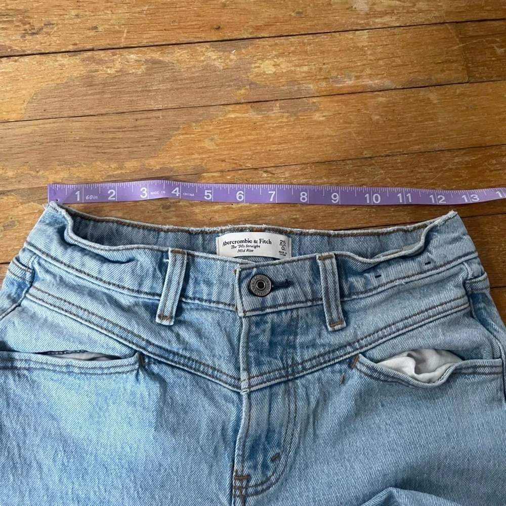 Abercrombie & Fitch the 90s Straight Mid Rise Jeans Light Wash Size 0L